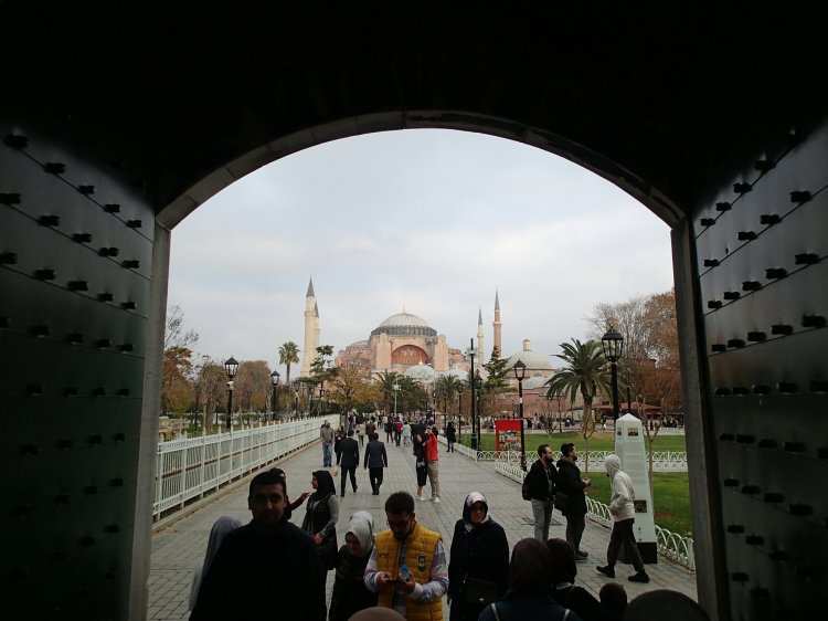 ブルーモスク内からのアヤソフィア