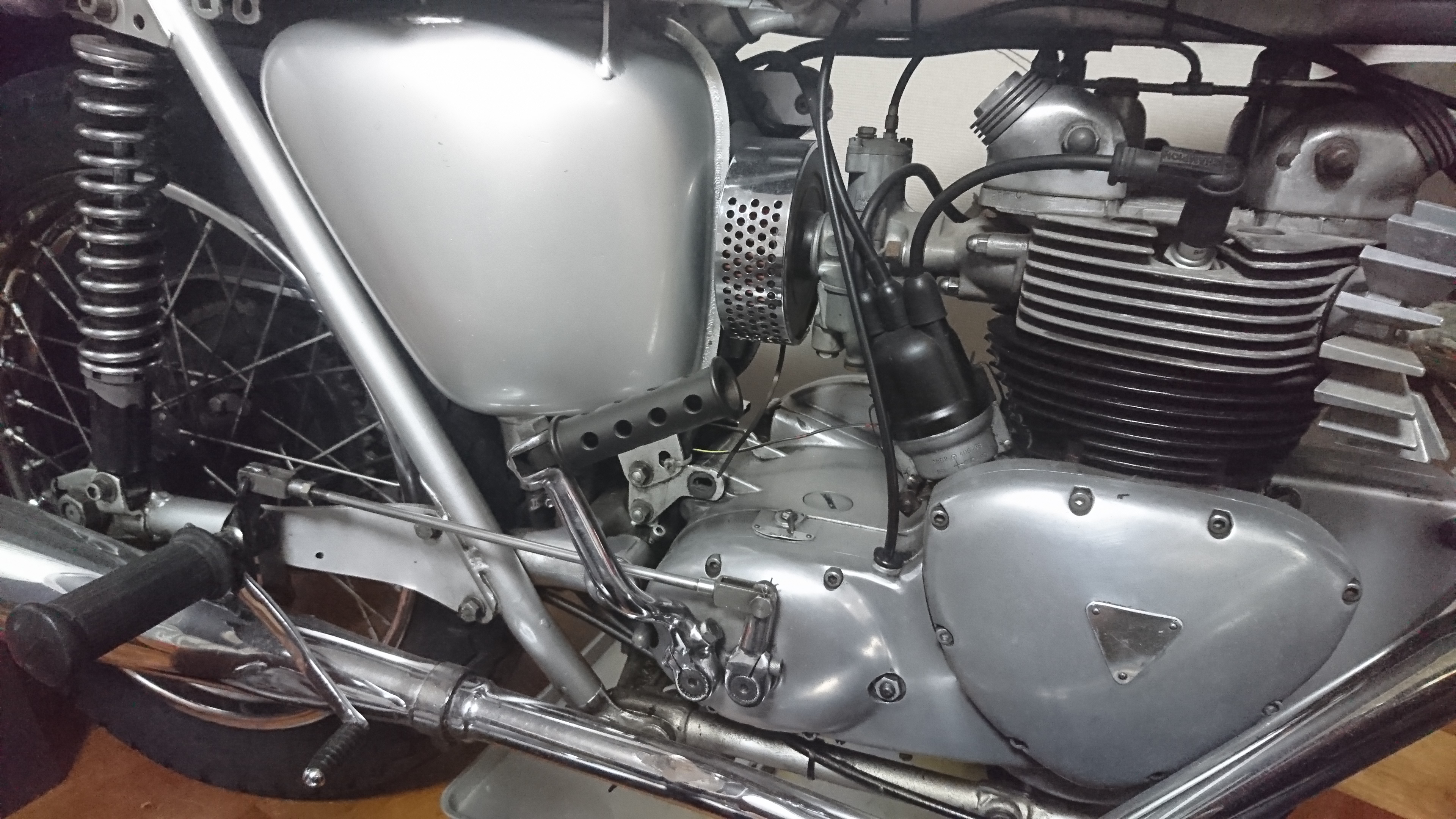 7.これで500cc？と思うぐらいコンパクトなエンジンは、当時のトライアンフの高い設計力を物語ります