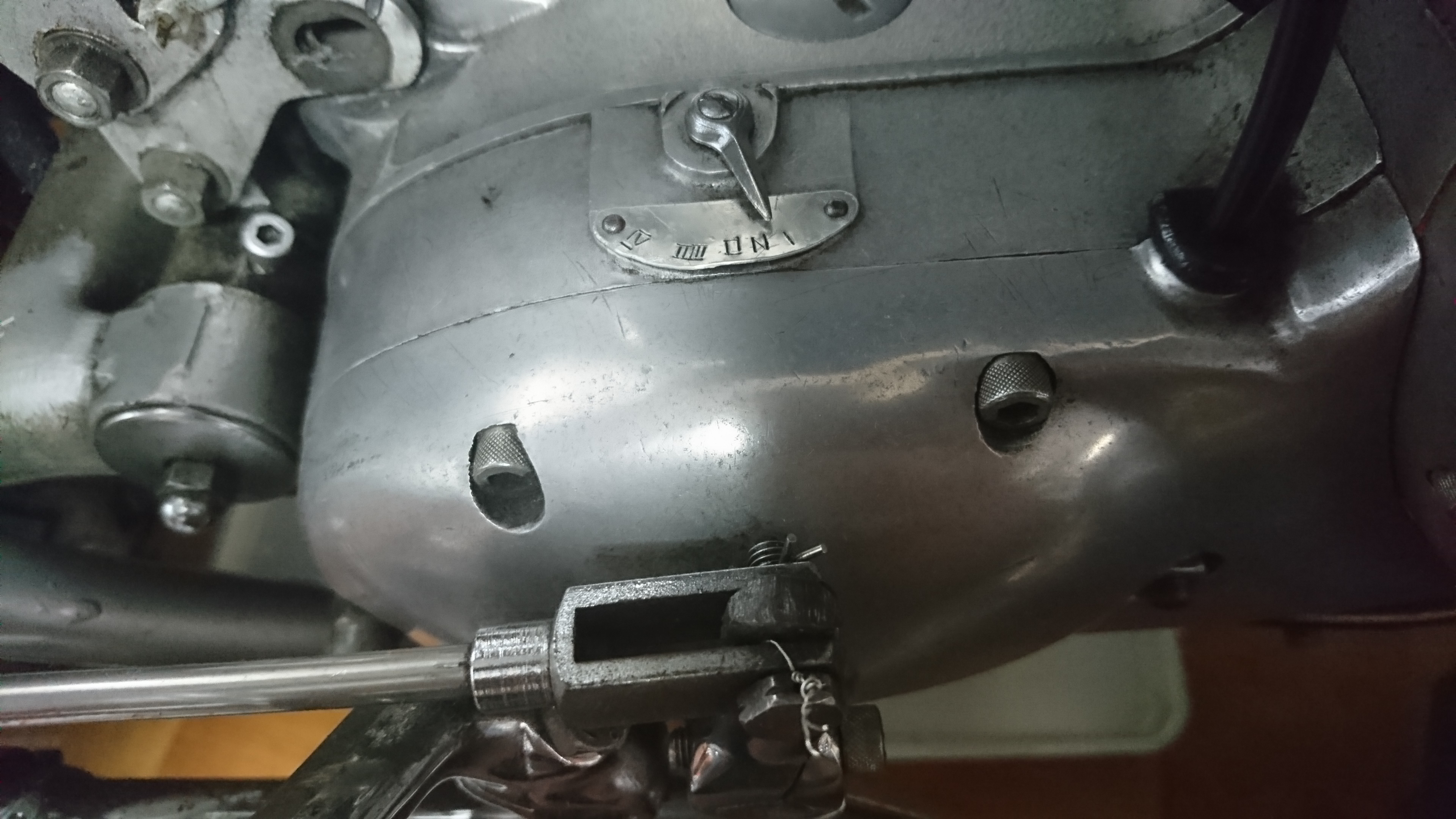 8.チェンジするとカチッと動くアナログのギアポジション表示がいい味出していて、お気に入り部分の一つです